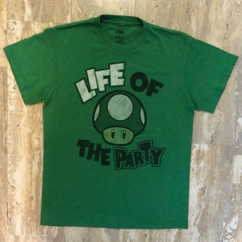 “Life Of The Party” Toadstool Toad Super Mario Short-sleeved T-shirt. Size M.